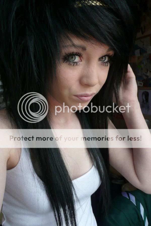 http://i890.photobucket.com/albums/ac101/linneahatesyou/Scene%20Hair/l_a24ce4caebd8820014f9140891c37b2c.jpg